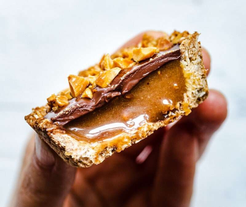 Vegan granola cups with peanut caramel