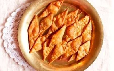 Namak Para | Namak Pare (Spiced Diamond Cuts)