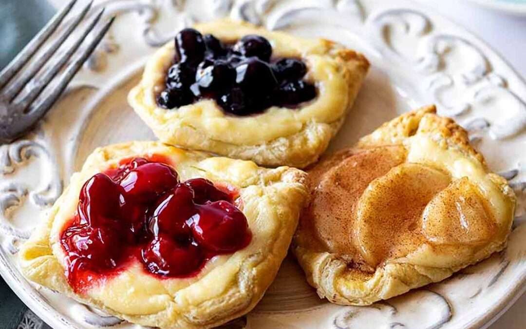 Easy Sweet Breakfast Recipes (16 Tasty Ideas)
