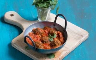 Gahat Rasmi Badi Recipe (Uttaranchal Kulith Koftas In Tomato Onion Gravy) by Archana’s Kitchen