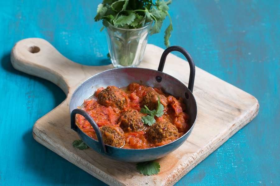 Gahat Rasmi Badi Recipe (Uttaranchal Kulith Koftas In Tomato Onion Gravy) by Archana’s Kitchen