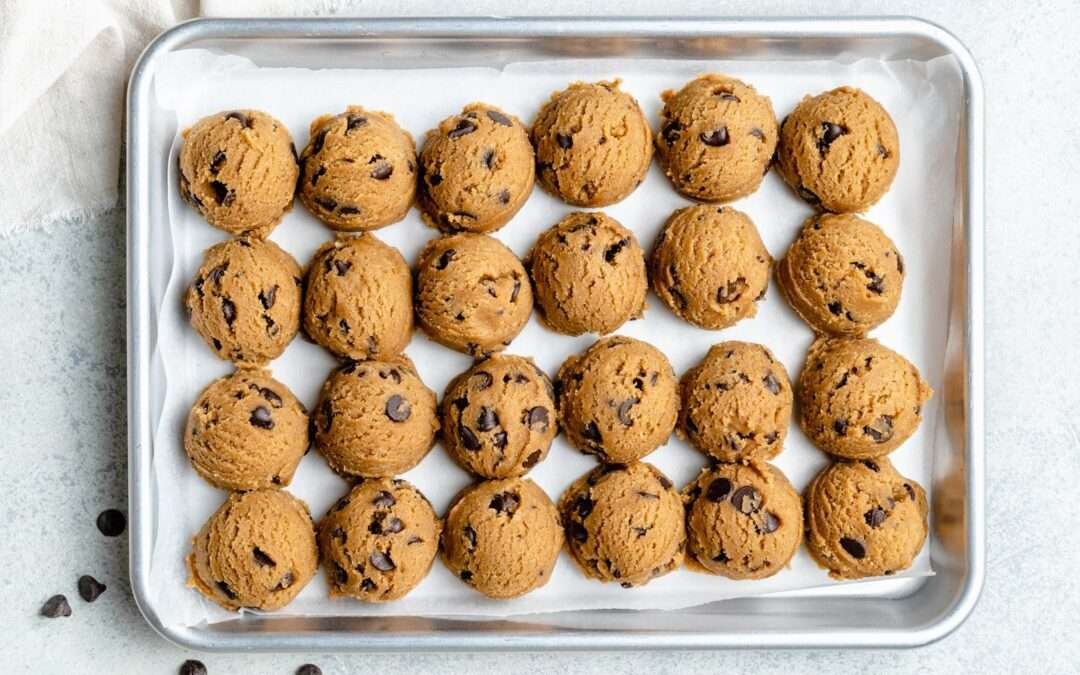 How to Freeze Cookies (2 different ways!)
