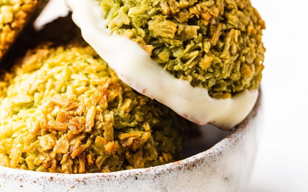 Matcha coconut macaroons – Lazy Cat Kitchen