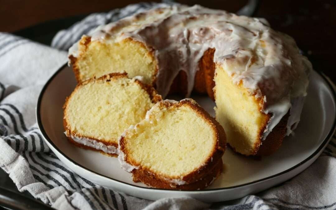 Easy 7UP Pound Cake Recipe