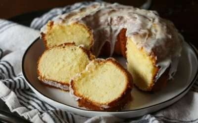 Easy 7UP Pound Cake Recipe