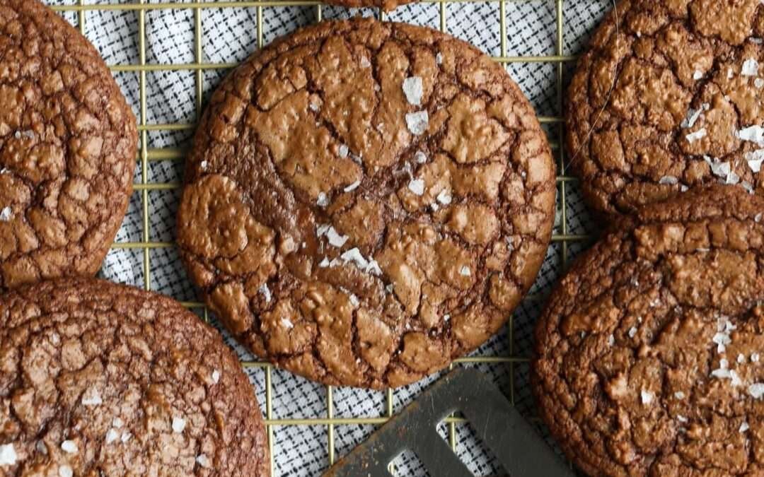 Salted Chocolate Cookies | Cookies and Cups
