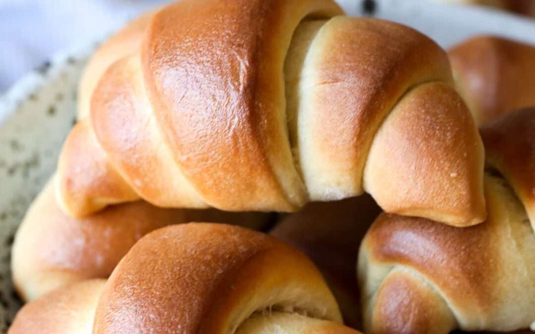 Easy Homemade Crescent Rolls | Cookies and Cups