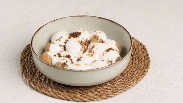 Red Lentil Balls with Yogurt Sauce