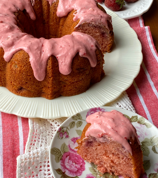 STRAWBERRY BANANA CAKE – The Southern Lady Cooks