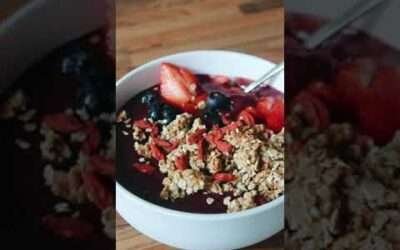 CAROB BERRY SMOOTHIE