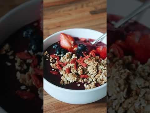 CAROB BERRY SMOOTHIE