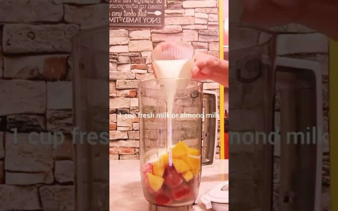 The Perfect smoothie mix anytime / Healthy smoothie recipe #shorts #healthy