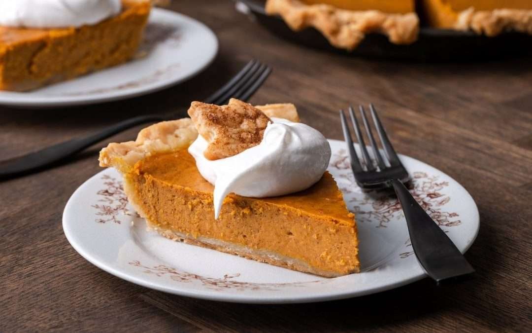 Easy Homemade Pumpkin Pie | Cookies and Cups