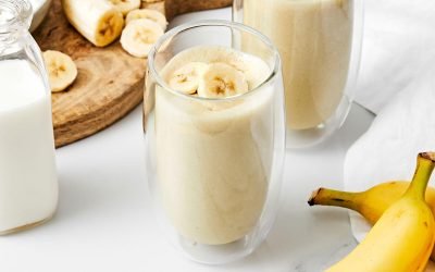 Easy Banana Smoothie (3 Ingredients!)
