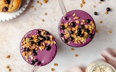 The Best Blueberry Smoothie (tastes like a muffin!)