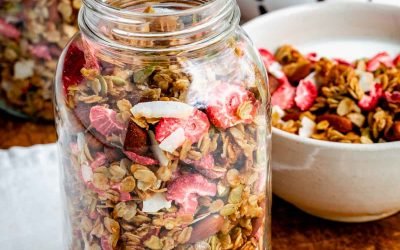 Strawberry Granola – Healthy Seasonal Recipes