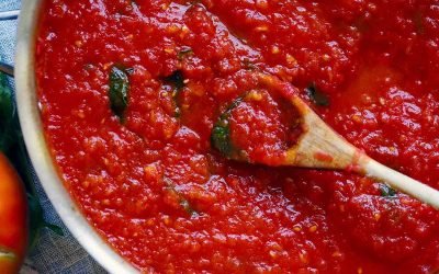 Fresh Tomato Sauce with Basil and Garlic