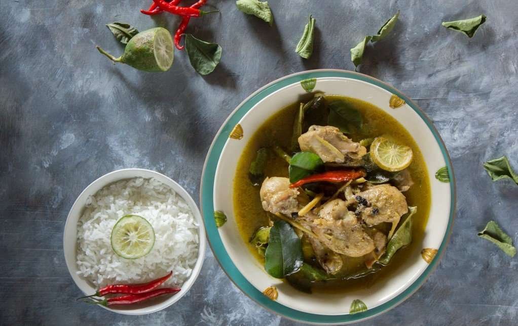 Lebu Lonka Murgi Recipe – Chicken With Gondhoraj Lebu & Green Chillies by Archana’s Kitchen